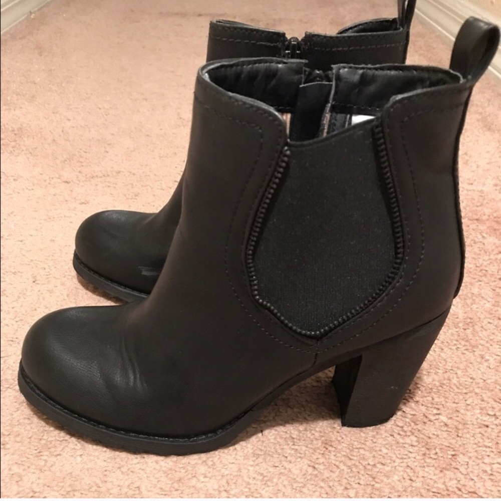 Stacked Heeled Chelsea boots